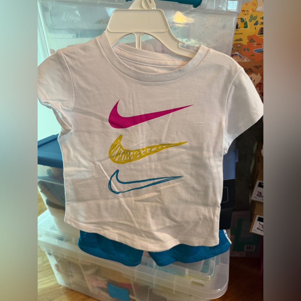 Nike 2 piece set BNWT size 3T